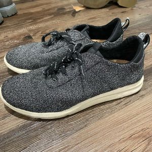 Tom’s Tennis Shoes